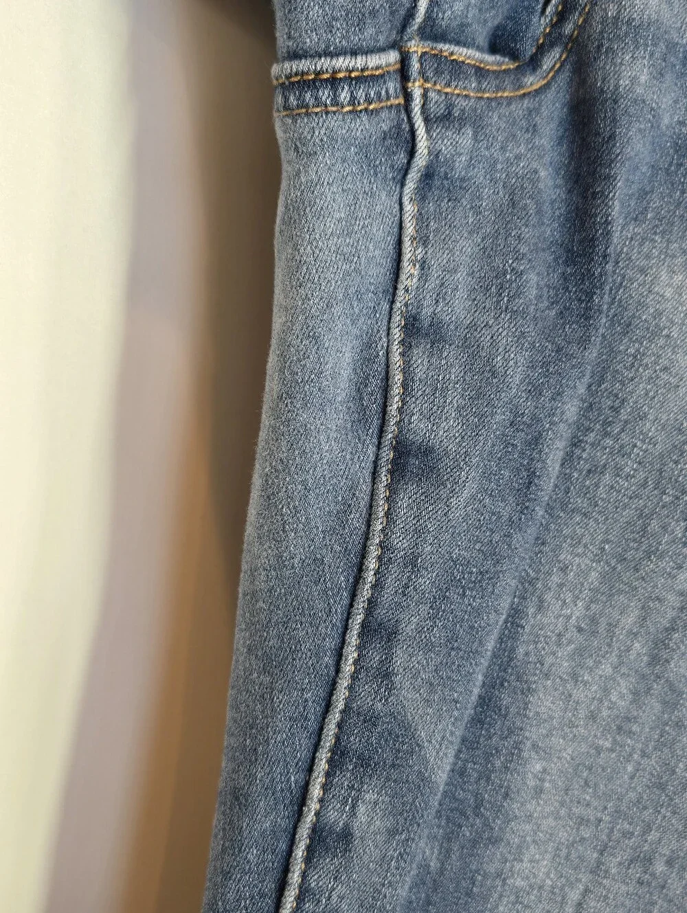 American Eagle Dream Super Hi-Rise Jegging Jeans  Distressed Raw Hem 16